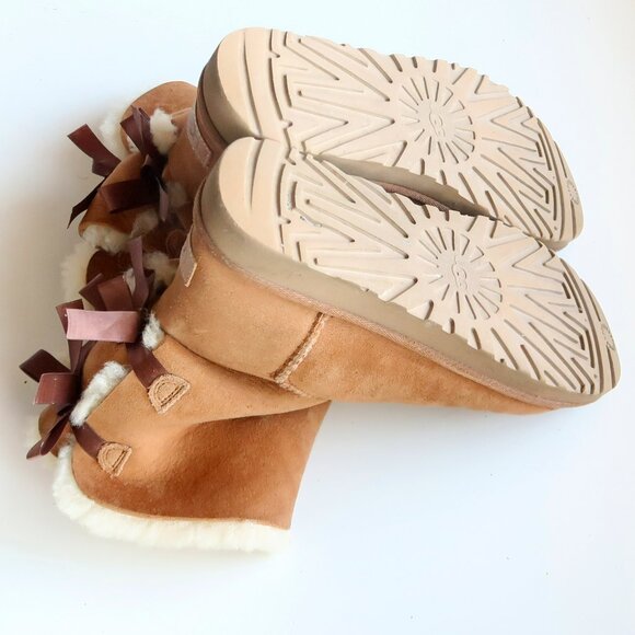 UGG Classic Bailey Bow Chestnut Tan Boots Sheepskin Leather Suede Winter Snow 8 - Picture 13 of 15